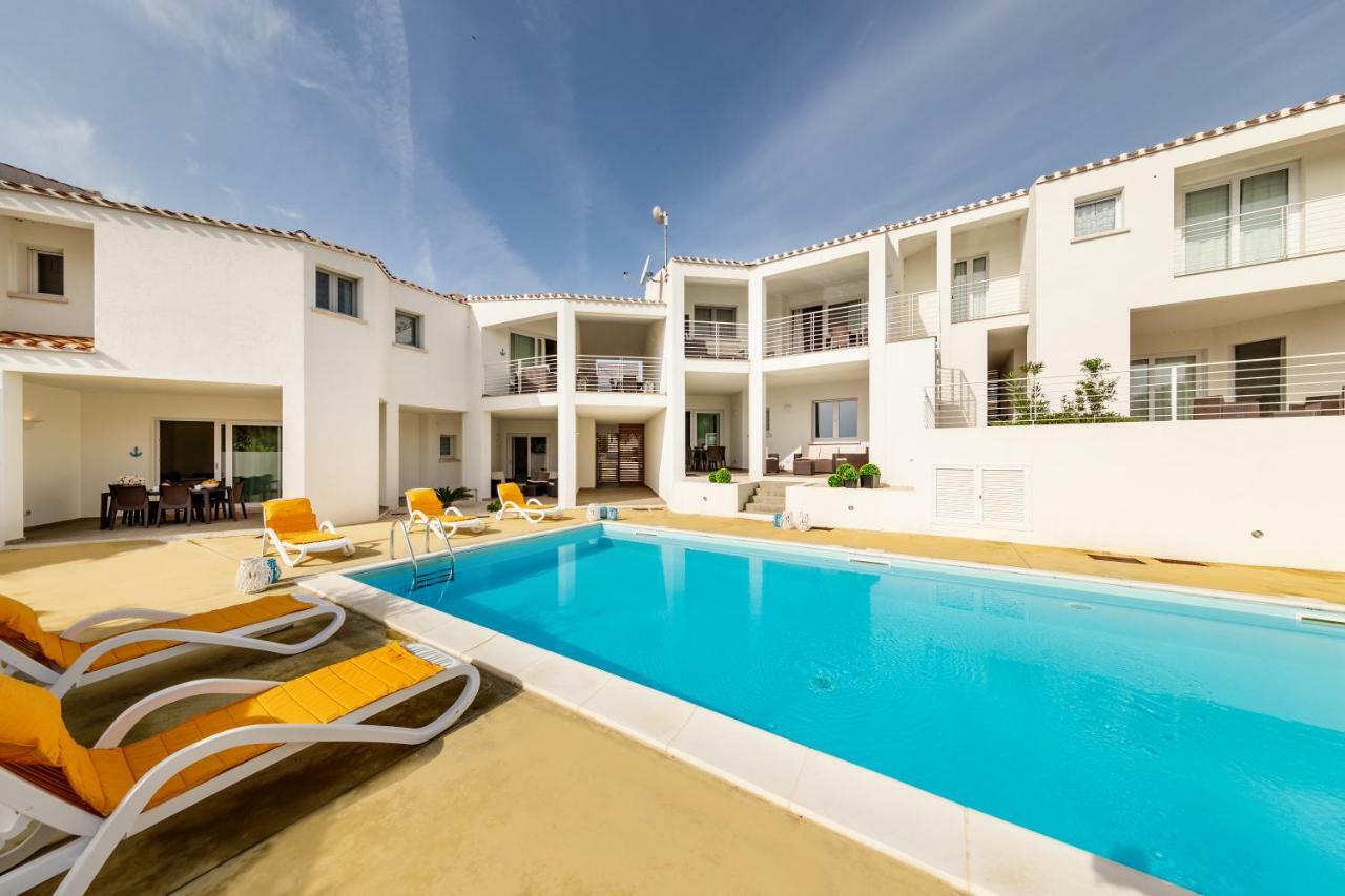 Caneis Apartments San Teodoro  Exterior photo