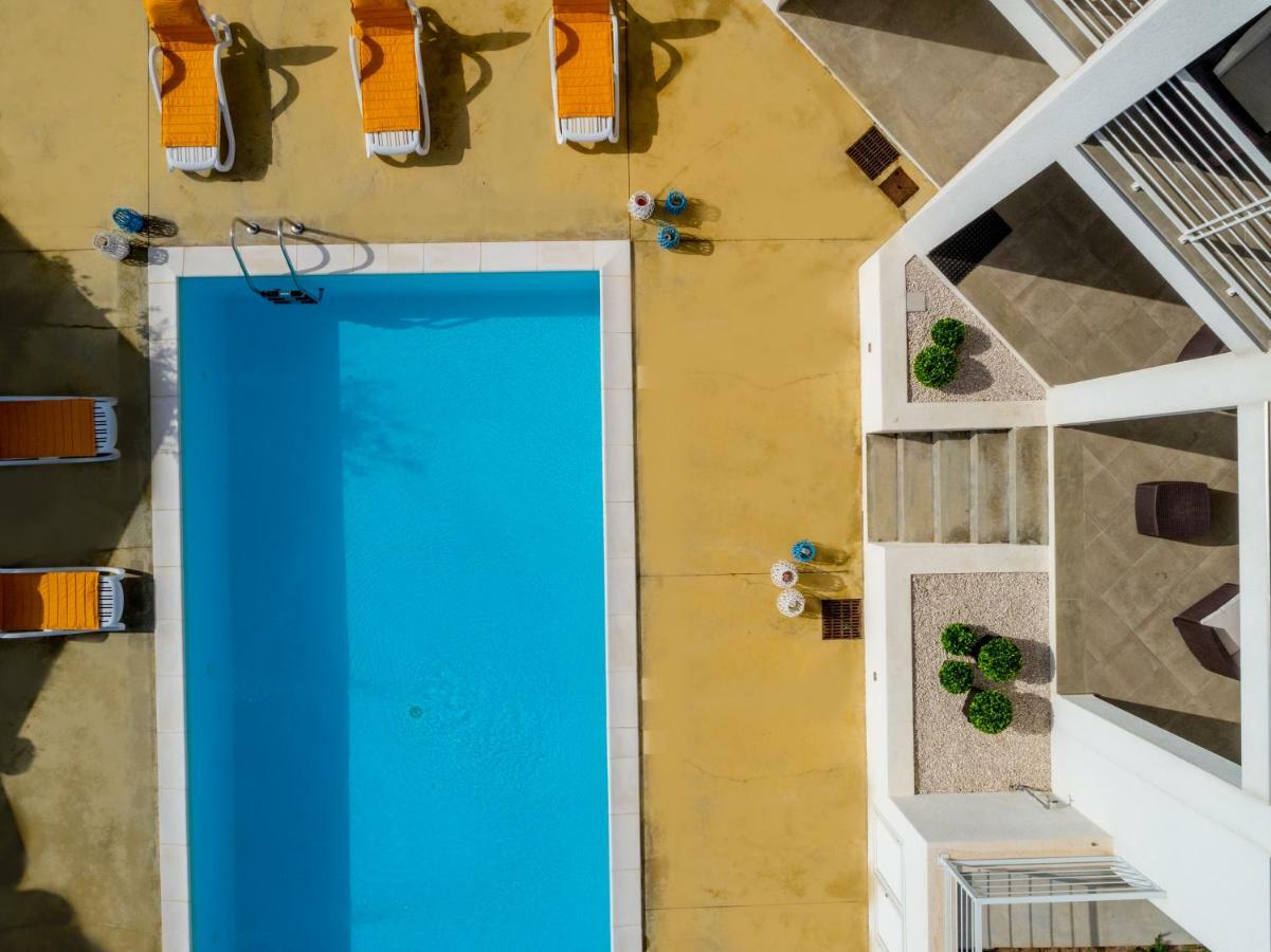 Caneis Apartments San Teodoro  Exterior photo