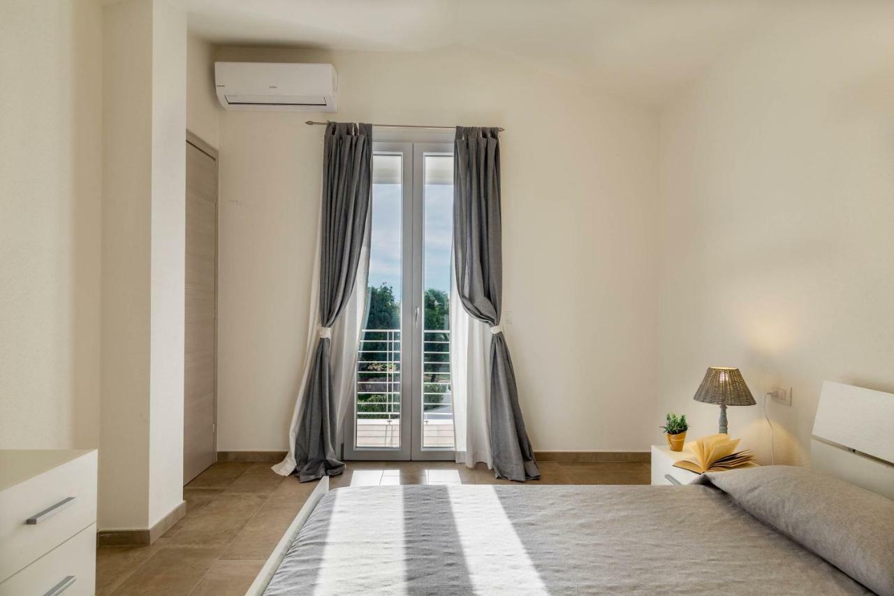 Caneis Apartments San Teodoro  Exterior photo