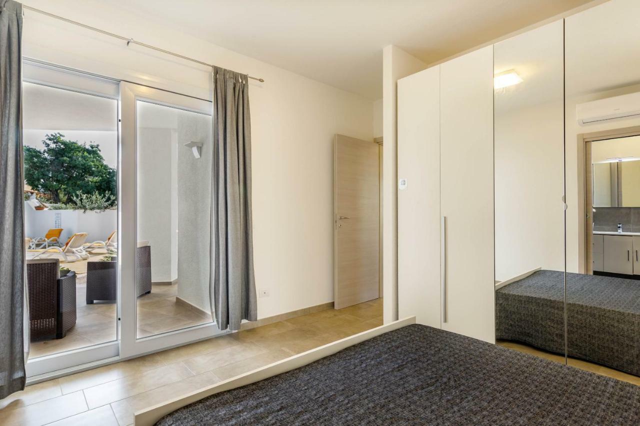 Caneis Apartments San Teodoro  Exterior photo