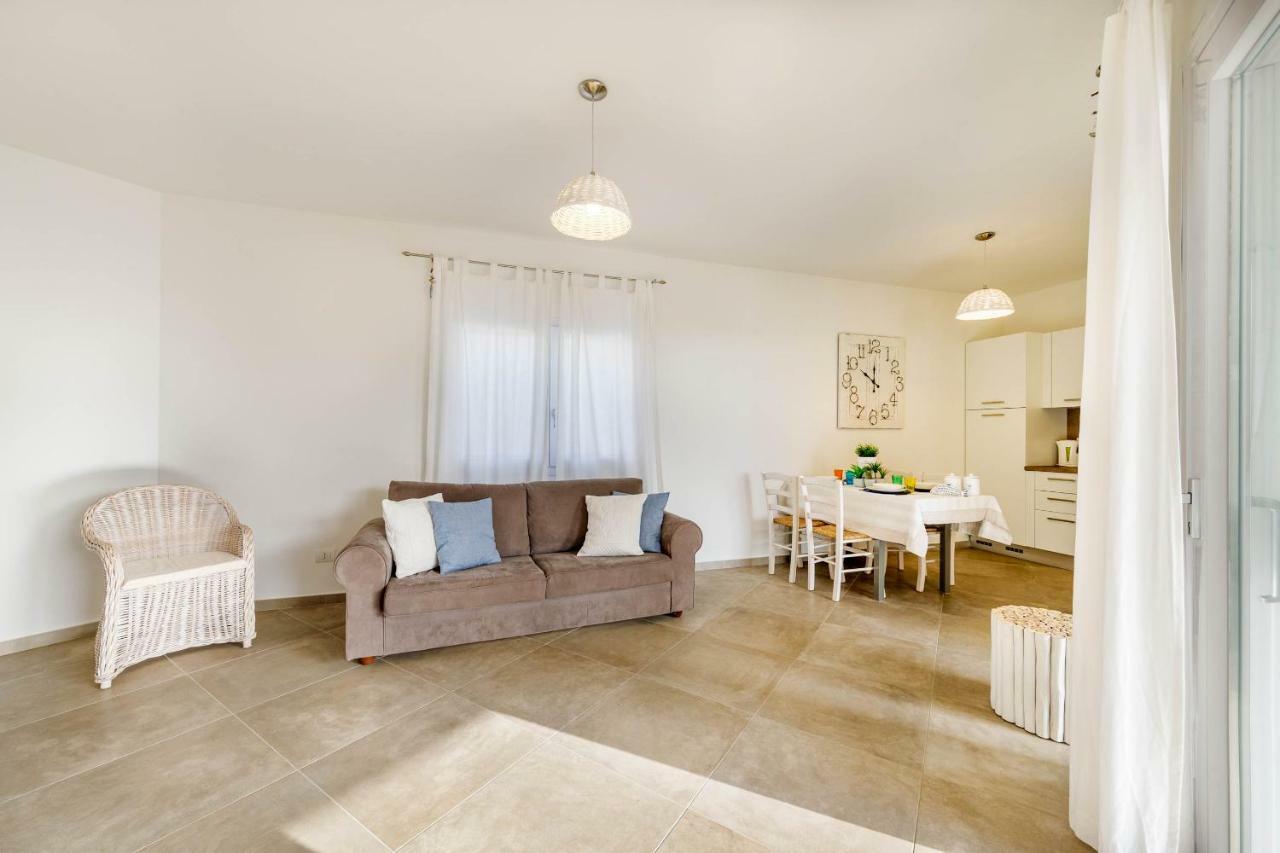 Caneis Apartments San Teodoro  Exterior photo