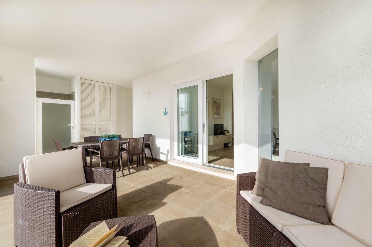 Caneis Apartments San Teodoro  Exterior photo
